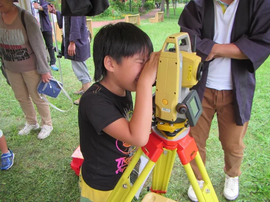 地域貢献 サイパル測量体験学習