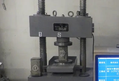 ボス供試体試験の様子